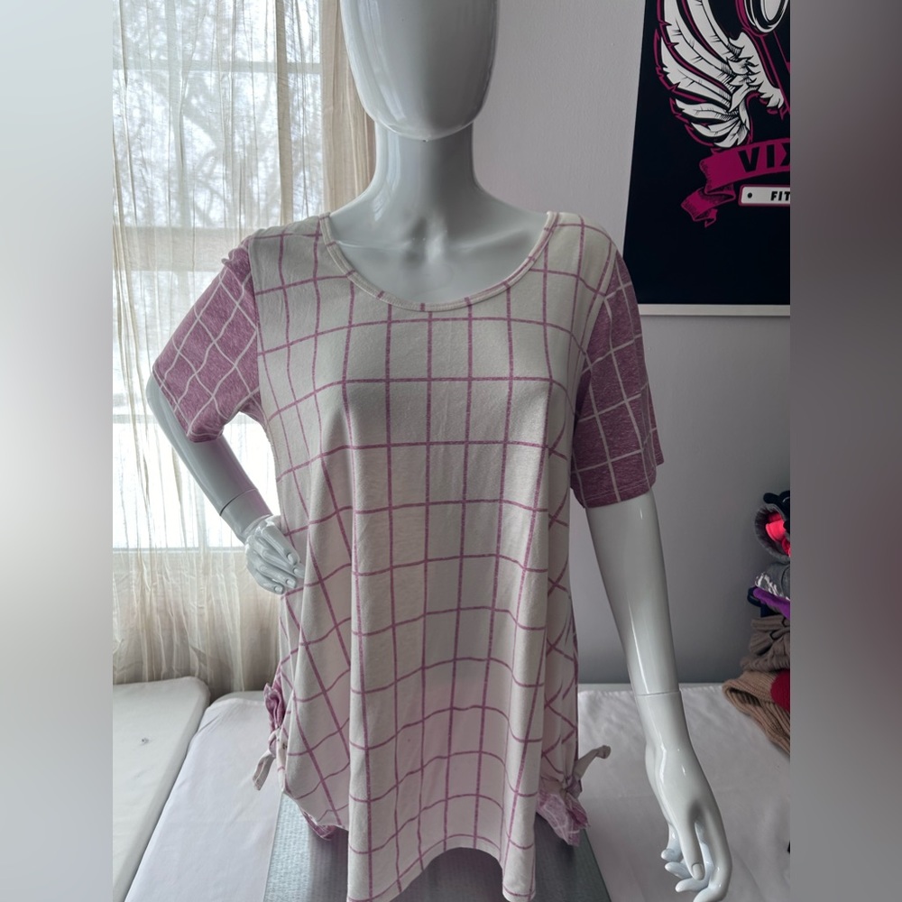 LuLaRoe Perfect Tee. Size XL.